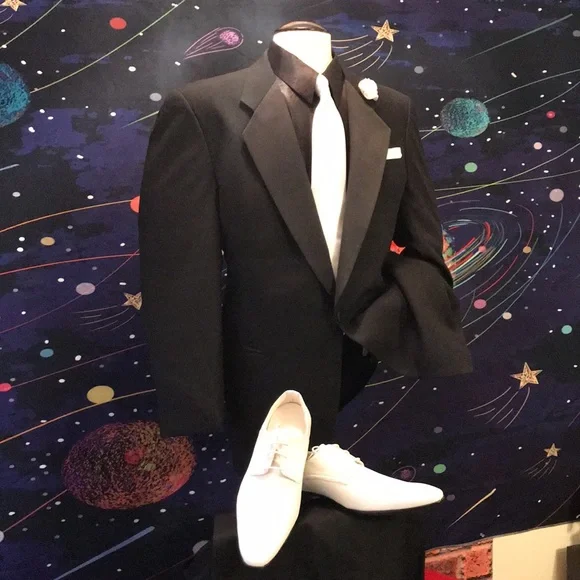 Abriani Italian Tuxedo Coat - Picture 9 of 17